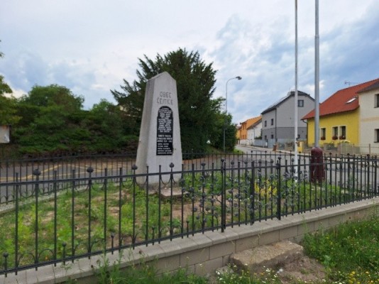 Stávající stav pomníku v Čejeticích.