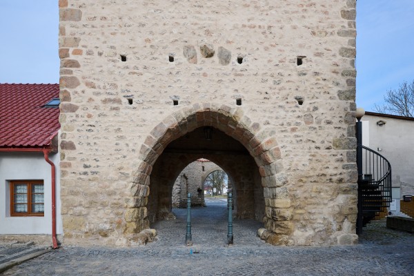Zrevitalizovaná Česká brána v Bělé pod Bezdězem.