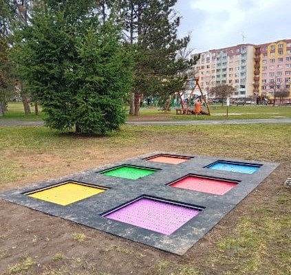 Instalace 3 kusů venkovních trampolín do Nového parku