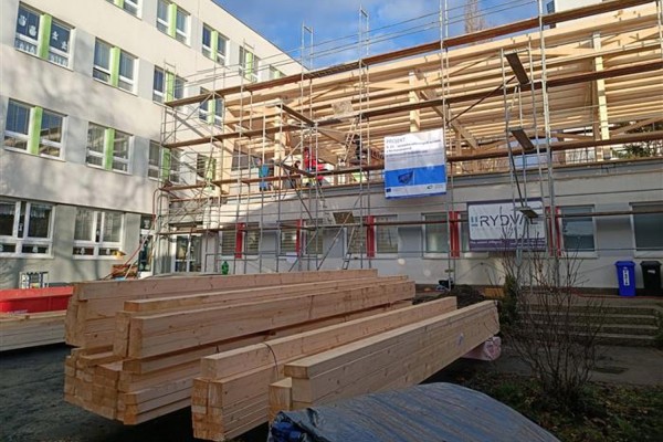 Stavební práce spojené s projektem „5. ZŠ - nástavba a bezbariérovost učeben“, který je podpořený v rámci ITI Mladá Boleslav.