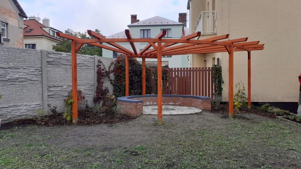 Upravená zahrada Chráněného bydlení Palackého.