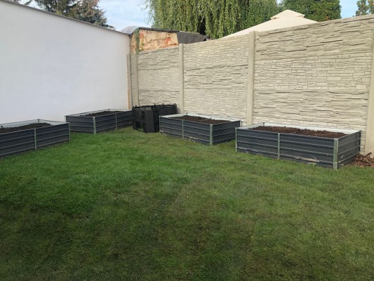 Upravená zahrada Chráněného bydlení Palackého.