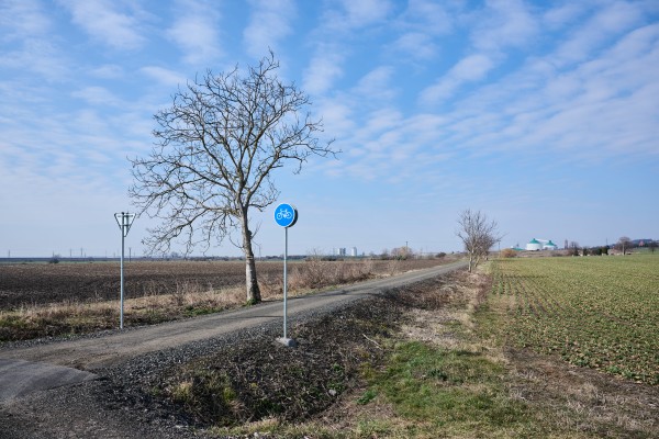 Dokončená cyklostezka Dobrovice - Ledce v březnu 2025.
