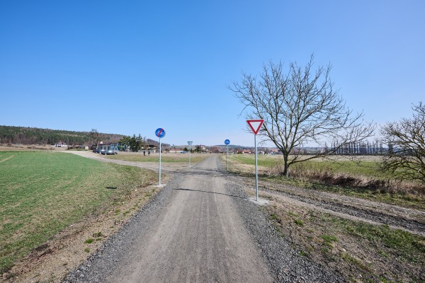 Dokončená cyklostezka Dobrovice - Ledce v březnu 2025.