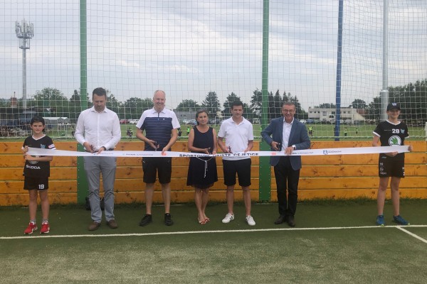 Slavnostní otevření čejetického hřiště.