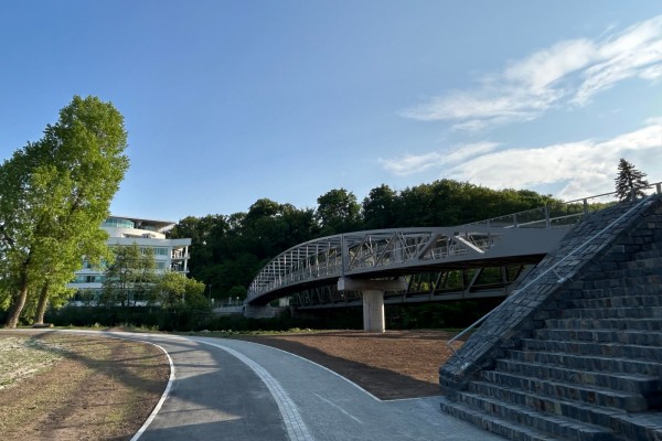 Nábřežní cyklostezka na Krásné louce