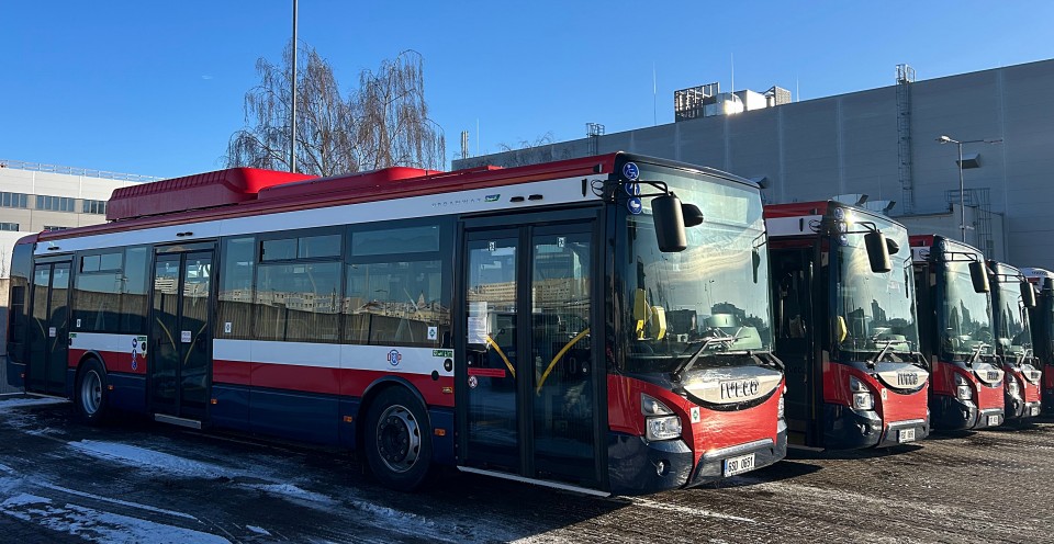 Dopravní podnik města Mladá Boleslav převzal čtyři nové autobusy značky Iveco na bioCNG.