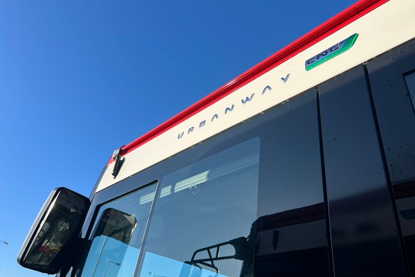 Dopravní podnik města Mladá Boleslav převzal čtyři nové autobusy značky Iveco na bioCNG.