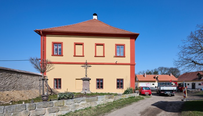 Obnova fasády fary v Mnichově Hradišti – v realizaci