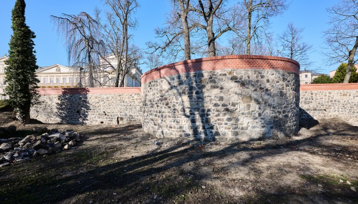 Oprava opěrných zdí ve střední části zámeckého parku Kosmonosy