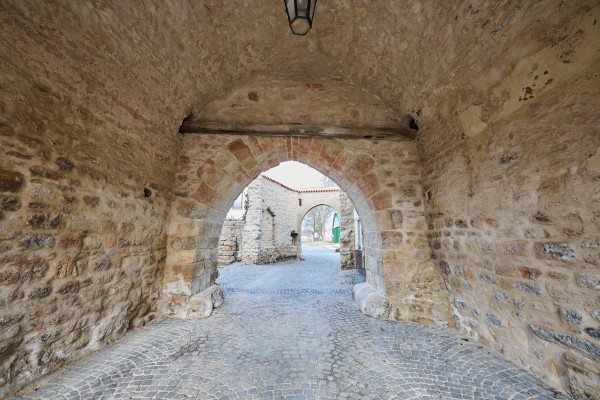 Zrevitalizovaná Česká brána v Bělé pod Bezdězem.