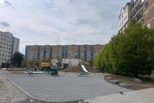Práce spojené s revitalizací v rámci projektu Zlepšení mikroklimatických podmínek v lokalitě Na Radouči by měly být dokončené v průběhu května.