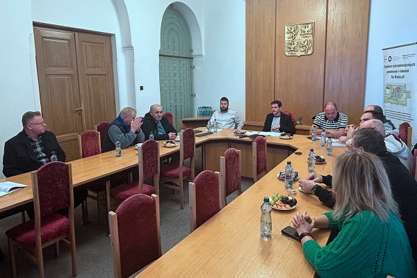 Zástupci bytových domů se v listopadu 2023 seznámili s plánovanými aktivitami v souvislosti s projektem Zlepšení mikroklimatických podmínek v lokalitě Na Radouči.