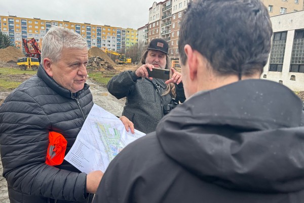 Setkání u příležitosti zahájení realizace projektu Zlepšení mikroklimatických podmínek v lokalitě Na Radouči v únoru 2024.