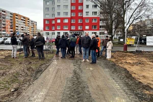 Setkání u příležitosti zahájení realizace projektu Zlepšení mikroklimatických podmínek v lokalitě Na Radouči v únoru 2024.