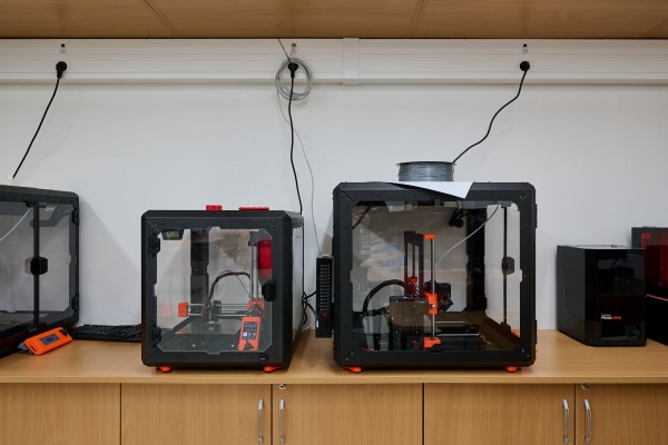 Snímky ze 4. ZŠ Mladá Boleslav zahrnuté do zvýšení kvality vybavení odborných učeben. Foto z března 2025.